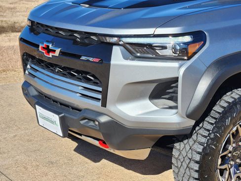 Used 2025 Chevrolet Colorado ZR2 w/ Technology Package image 10