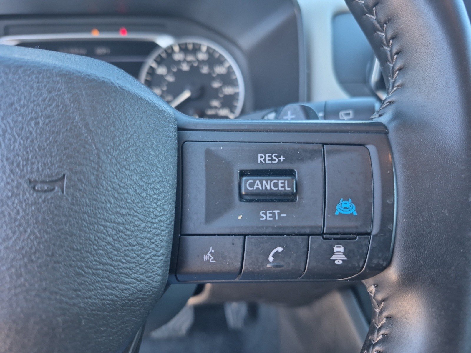 Used 2025 Nissan Rogue SV AWD/4WD image 25