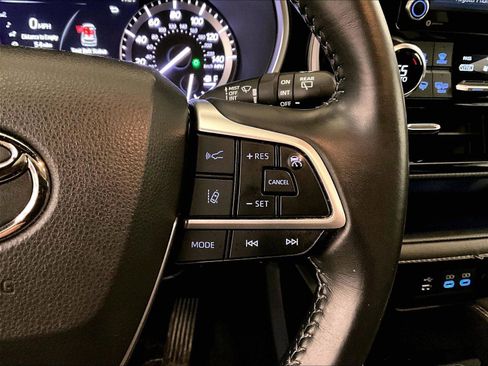 Used 2022 Toyota Highlander XSE image 18