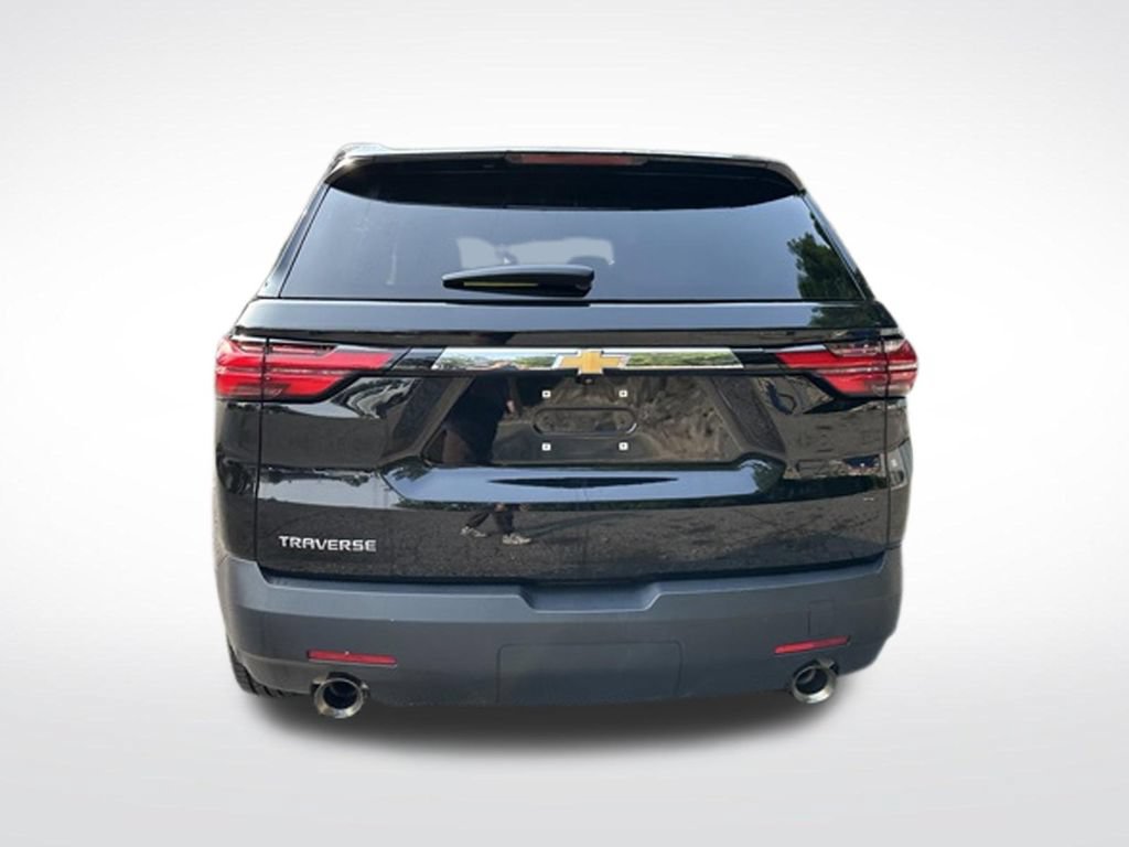 Used 2023 Chevrolet Traverse LS w/ Safety Package FWD image 5