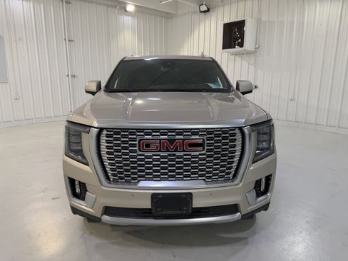 Used 2023 GMC Yukon XL Denali AWD/4WD image 8