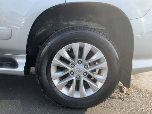 Used 2015 Lexus GX 460 image 32