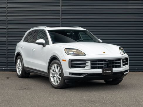 Certified 2024 Porsche Cayenne AWD/4WD image 10