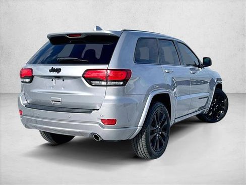 Used 2019 Jeep Grand Cherokee Altitude image 2