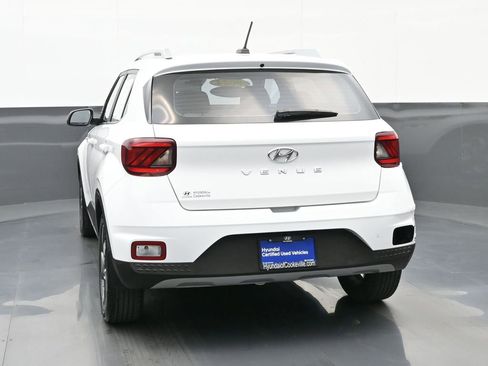 Certified 2024 Hyundai Venue SEL FWD image 5