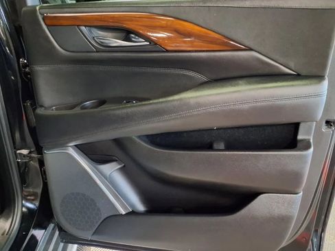 Used 2016 Cadillac Escalade ESV Luxury AWD/4WD image 13