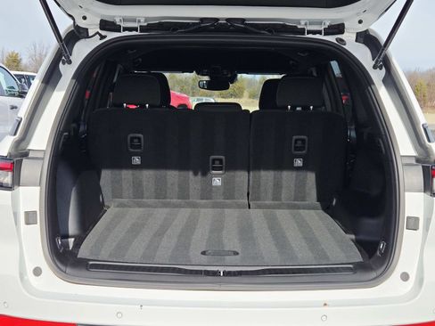 Used 2024 Jeep Grand Cherokee Laredo image 14