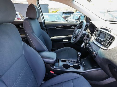 Used 2018 Kia Sorento L FWD image 18