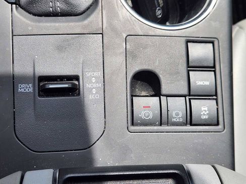 Used 2023 Toyota Highlander XLE FWD image 24