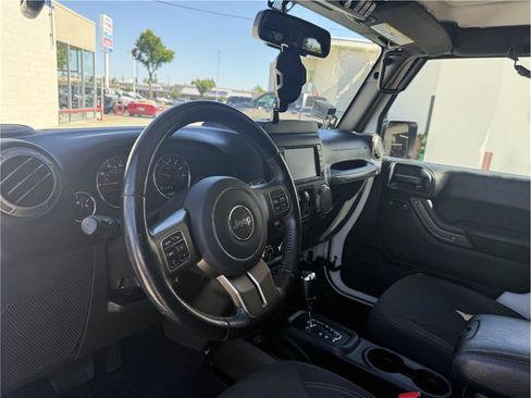 Used 2018 Jeep Wrangler Unlimited Sport AWD/4WD image 16