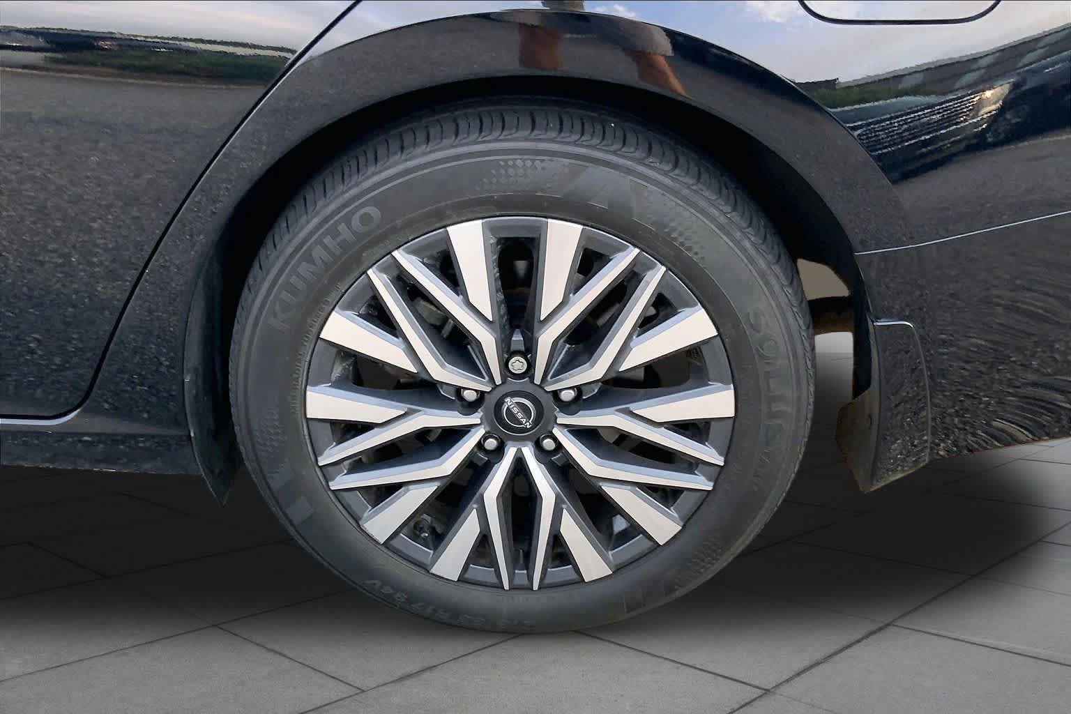 Used 2024 Nissan Altima 2.5 SV FWD image 10