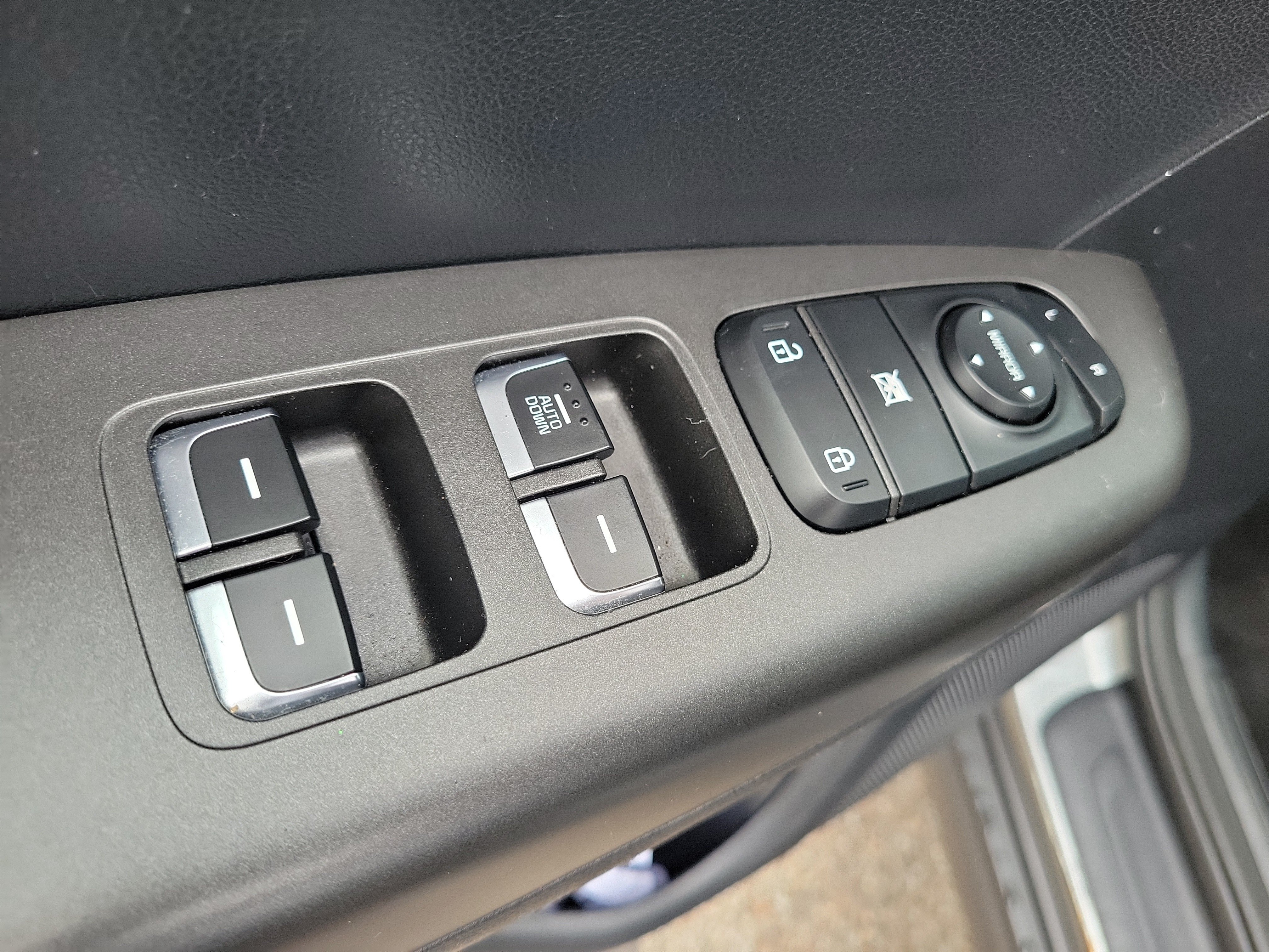Used 2020 Kia Sportage LX AWD/4WD image 18