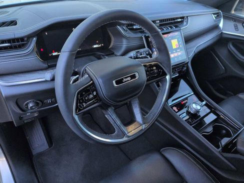 Used 2024 Jeep Grand Cherokee Overland w/ Luxury Tech Group IV image 2