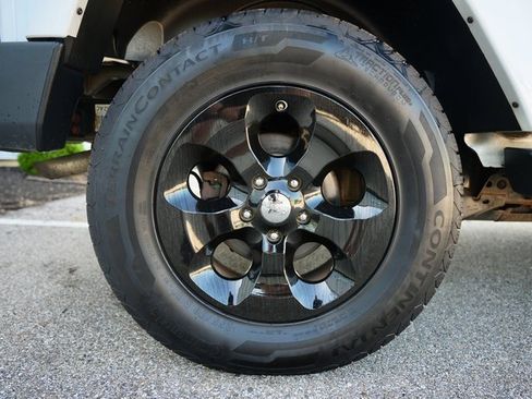 Used 2013 Jeep Wrangler Unlimited Sahara w/ Dual Top Group image 21