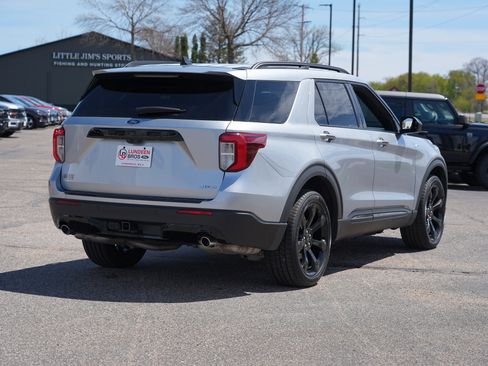 Used 2024 Ford Explorer ST-Line w/ Class IV Trailer Tow Package AWD/4WD image 3