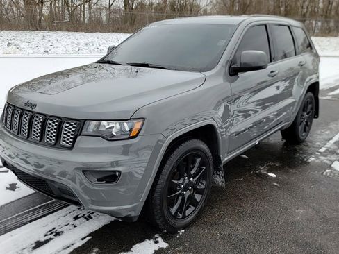 Used 2020 Jeep Grand Cherokee Altitude image 5