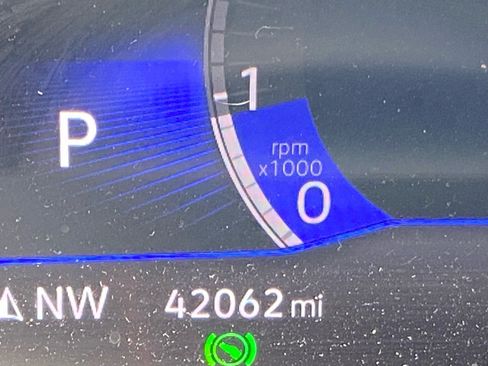 Certified 2023 Volkswagen Taos SE w/ Panoramic Sunroof Package FWD image 11