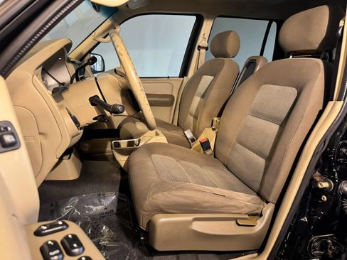Used 2005 Ford Explorer Sport Trac XLS AWD/4WD image 9