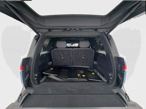 Used 2024 Rivian R1S Adventure AWD/4WD image 16