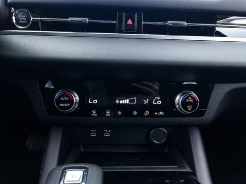 New 2025 Mitsubishi Outlander ES image 16