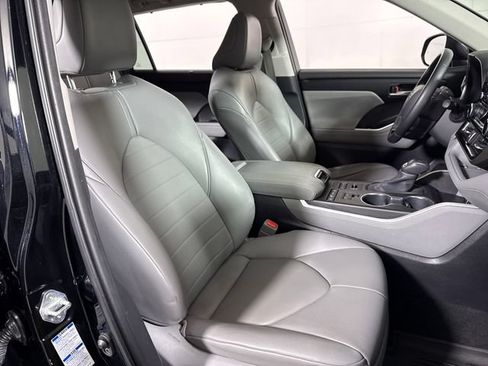 Used 2020 Toyota Highlander XLE AWD/4WD image 15