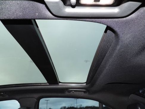 Used 2018 Lincoln Continental Select image 16