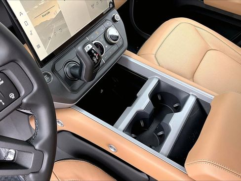 New 2026 Land Rover Defender 110 V8 AWD/4WD image 8