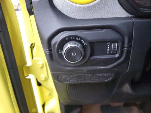 Used 2024 Jeep Wrangler Sahara image 30