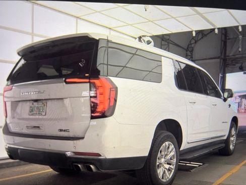 Used 2025 GMC Yukon XL Denali image 2