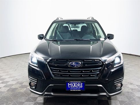 Used 2023 Subaru Forester Premium image 3