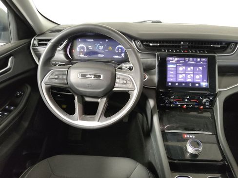 Used 2023 Jeep Grand Cherokee Laredo w/ Luxury Tech Group I AWD/4WD image 22