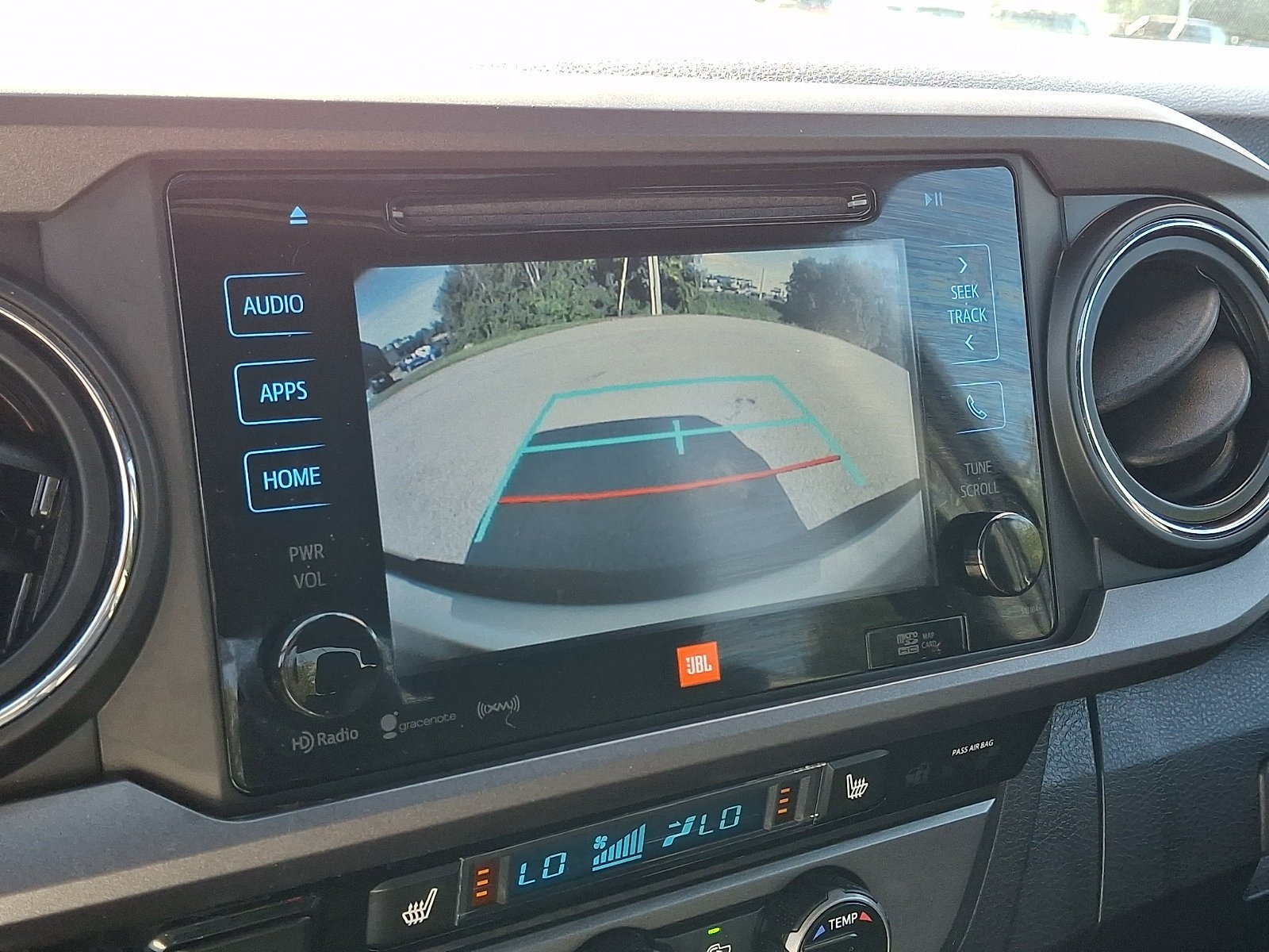 Used 2018 Toyota Tacoma TRD Sport AWD/4WD image 19