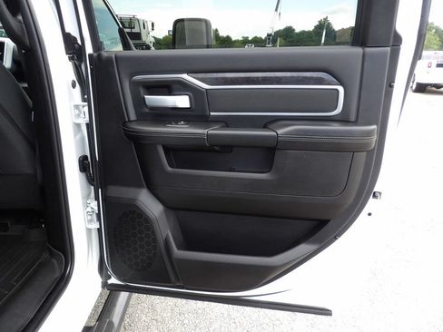 Used 2024 RAM 3500 SLT w/ Quick Order Package 2YG SLT AWD/4WD image 32