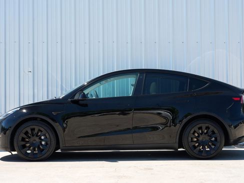 Used 2021 Tesla Model Y Long Range image 9