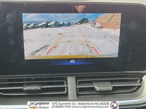 Used 2024 Chevrolet Trax RS w/ Sunroof Package image 16