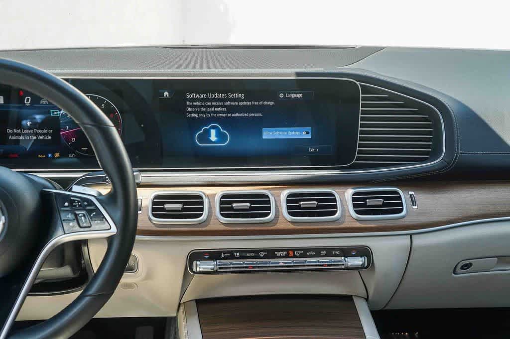 Used 2024 Mercedes-Benz GLS 450 4MATIC image 13