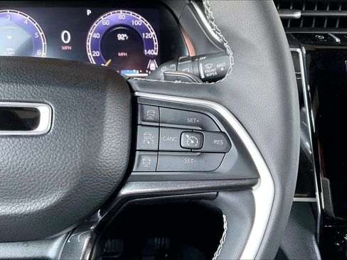 Used 2023 Jeep Grand Cherokee L Laredo AWD/4WD image 12
