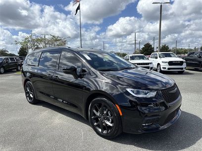 New 2026 Chrysler Pacifica Limited w/ S Appearance Package