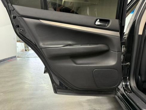 Used 2011 INFINITI G37 4dr x AWD w/ Premium Pkg image 29