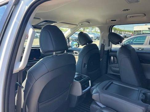 Used 2026 Kia Carnival LXS FWD image 10