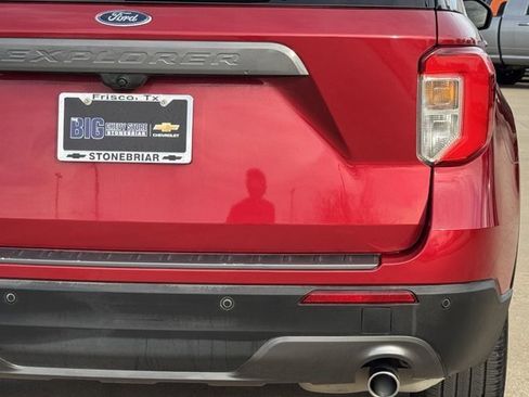 Used 2021 Ford Explorer XLT w/ Equipment Group 202A image 7