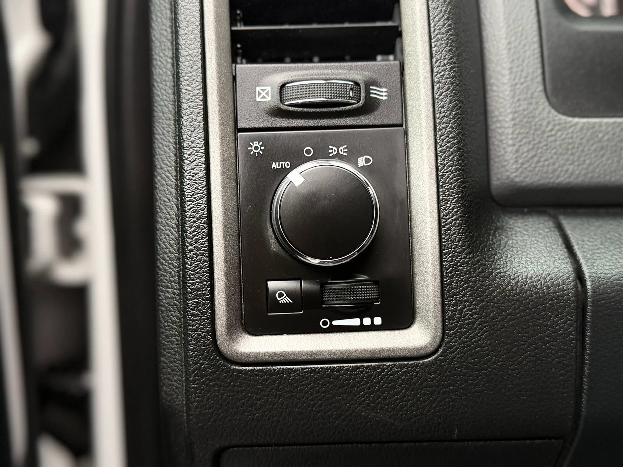 Used 2016 RAM 1500 Tradesman RWD image 17