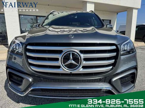 Used 2025 Mercedes-Benz GLS 450 4MATIC image 3