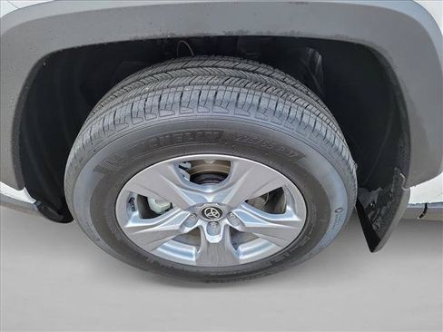 Used 2025 Toyota RAV4 XLE AWD/4WD image 9