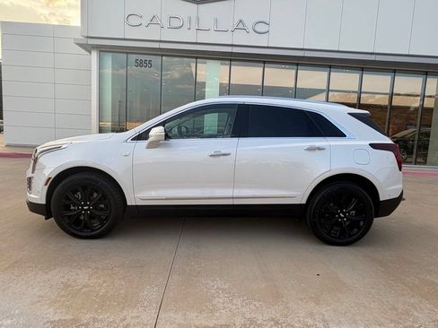 Used 2023 Cadillac XT5 Premium Luxury w/ Technology Package FWD image 2