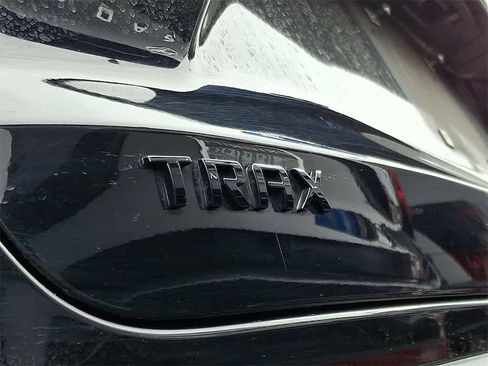 Used 2024 Chevrolet Trax RS w/ Sunroof Package image 5