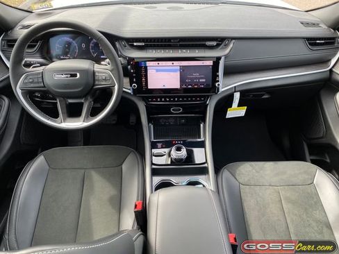 New 2026 Jeep Grand Cherokee Altitude image 9