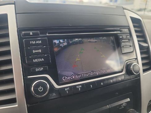 Used 2018 Nissan Frontier SV image 14