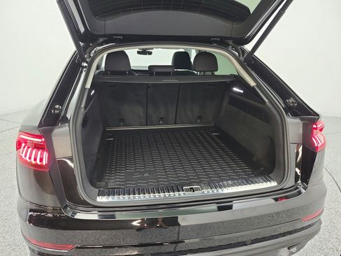 Used 2023 Audi Q8 Premium Plus w/ Premium Plus Package image 21