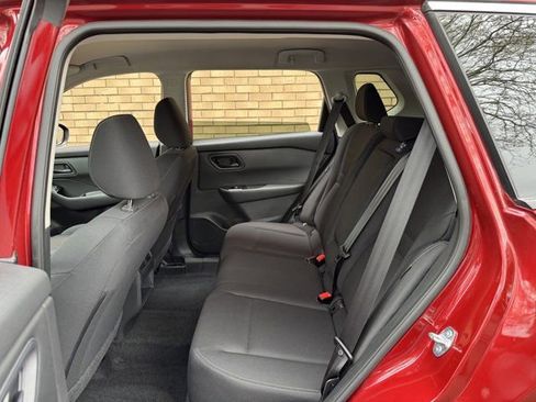 Used 2025 Nissan Rogue S AWD/4WD image 17